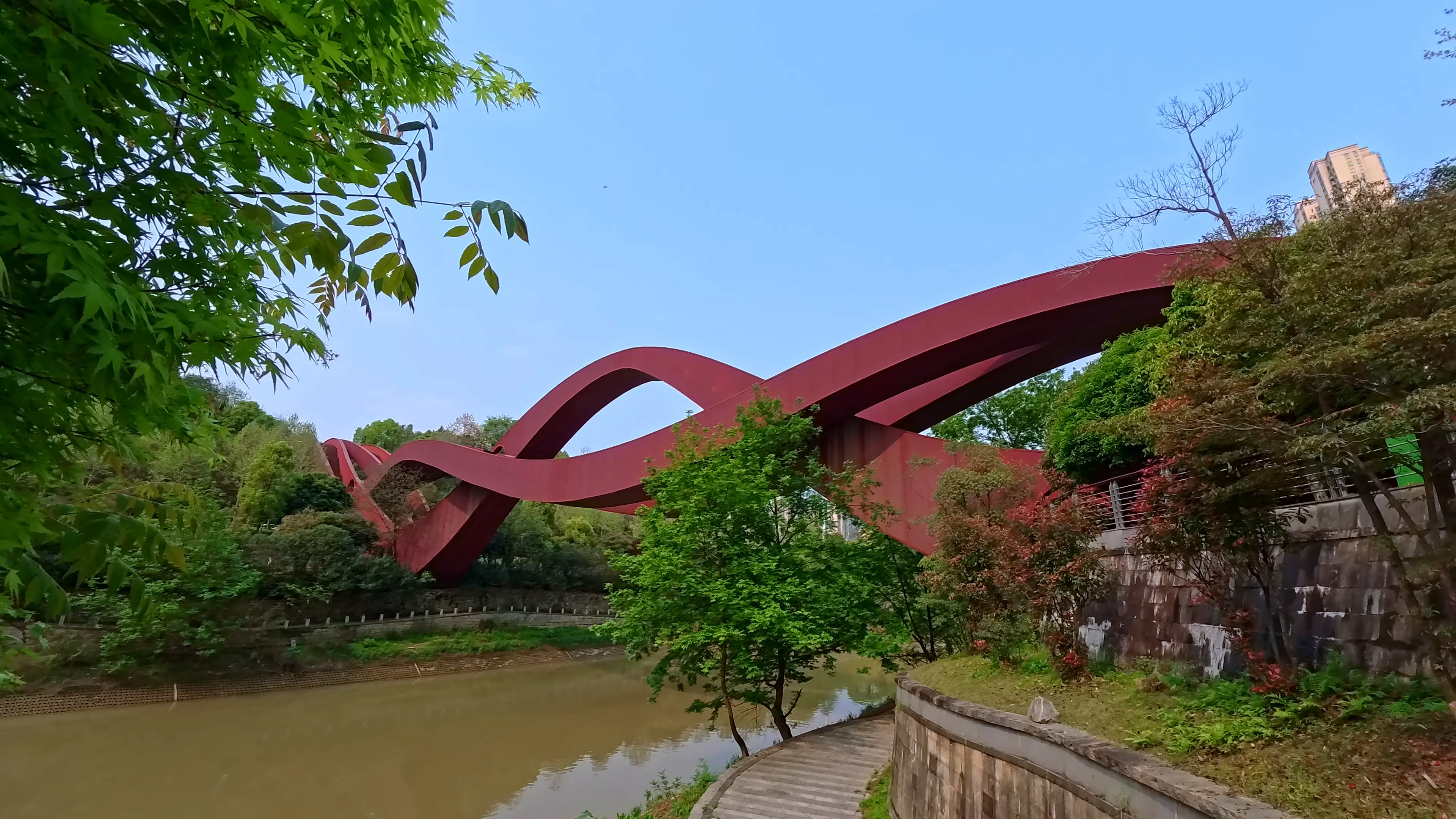 
        A quiet lakeside walk at Meixi Lake in Changsha under overcast skies, featuring modern architecture, soft reflections, and peaceful natural ambient sound.
      